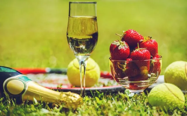 Wimbledon spectators told to stop popping corks