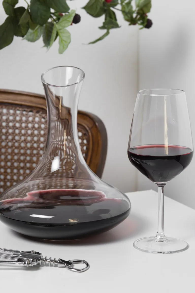 Tips for Keeping Wine Cool While Decanting