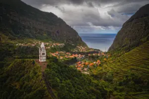 A perfect primer for Madeira: Compression without distortion and hidden gravitas