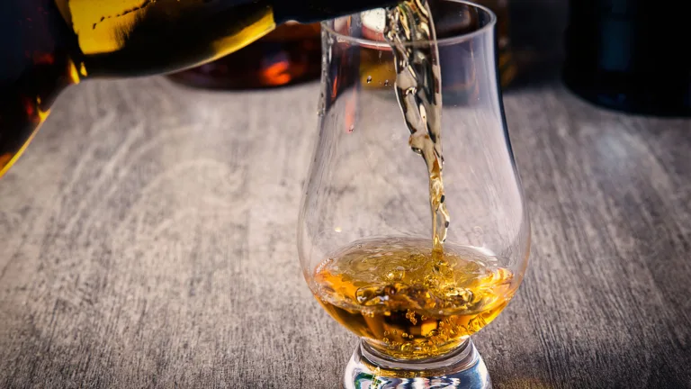 The Most Popular Blended Scotch Whiskies in the U.S. (2023)