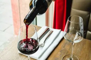 Serving Thanksgiving wine: Expert tips