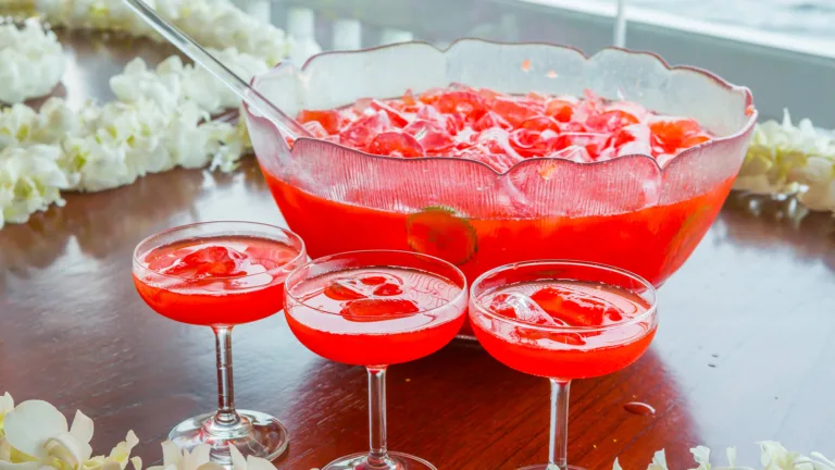 This Simple Phrase Unlocks the Perfect Holiday Punch