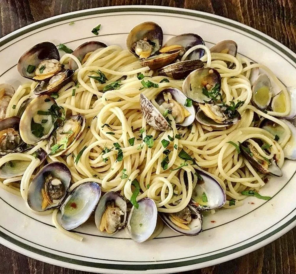 , Spaghetti With Clams and Garlic