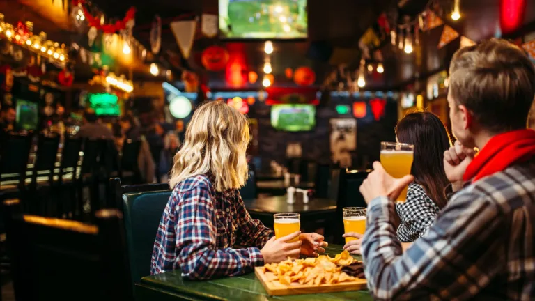 These Are the 10 Biggest Sports Bars in America