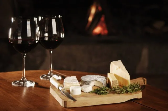 Wine and cheese helps combat dementia