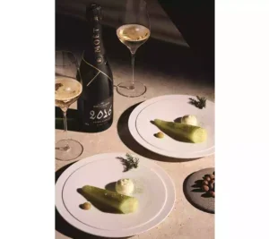 Moët &amp; Chandon Trilogie: 2016, 2009, 2000—Partners in turbulence